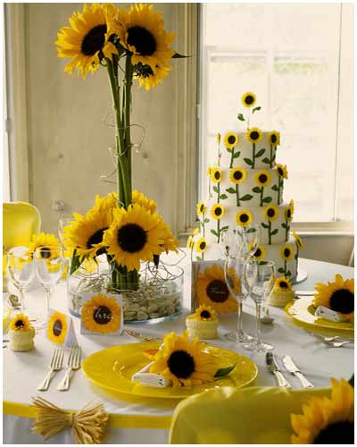 Dekorowanie stołu - sunflowersweddingcake.jpg