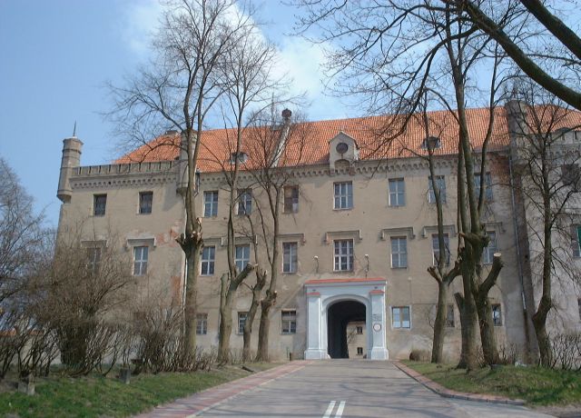 Pałace na ziemi polskiej - Ryn_-_Castle.jpg