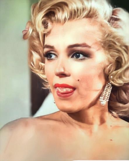 Marilyn Monroe - F6E5E36WsAAv5H1.jpg